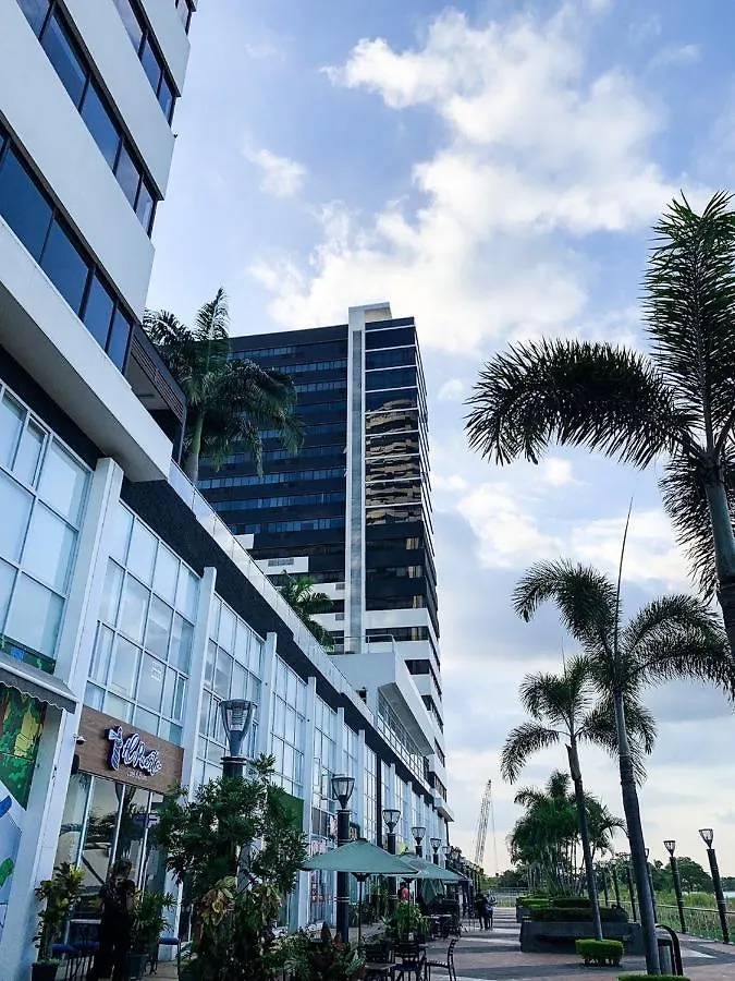 Penthouse De 2 Habitaciones Con Vista Al Rio Y Parking Guayaquil